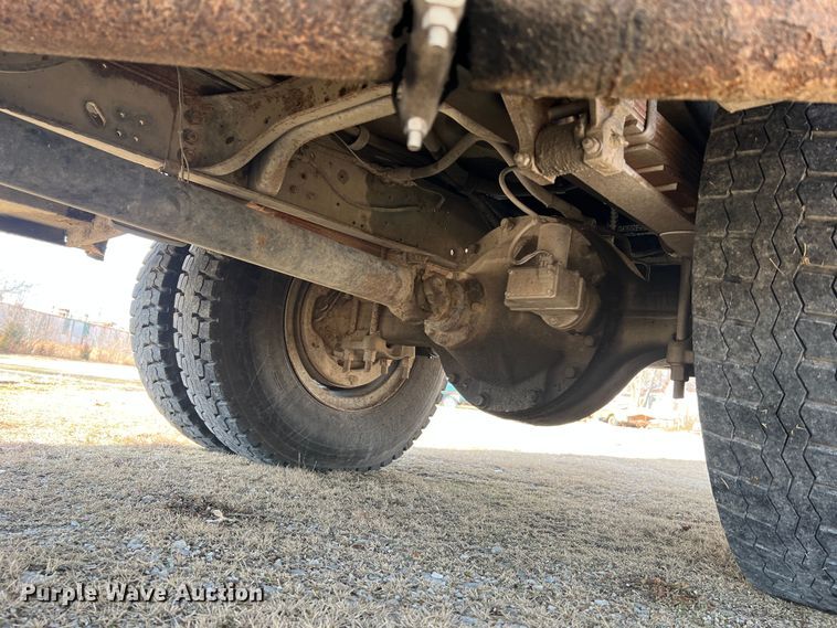 image for item JU9681 1990 Ford F700  bucket truck