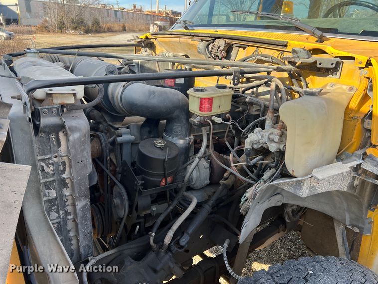 image for item JU9681 1990 Ford F700  bucket truck