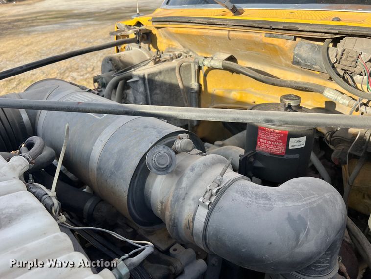 image for item JU9681 1990 Ford F700  bucket truck