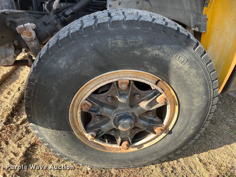 image for item JU9681 1990 Ford F700  bucket truck