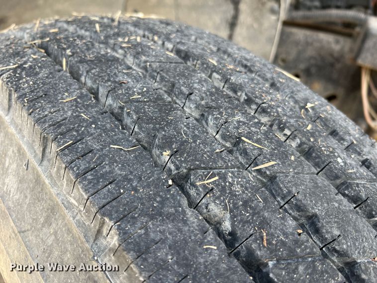 image for item JU9681 1990 Ford F700  bucket truck