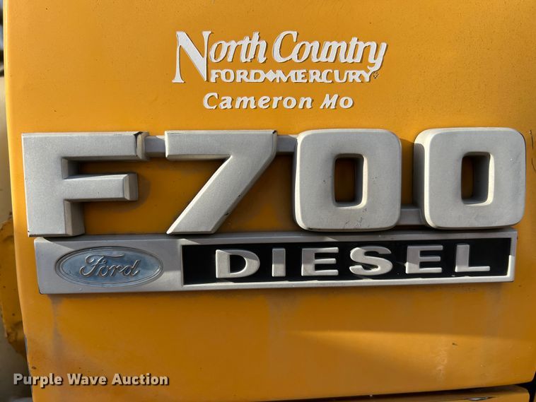 image for item JU9681 1990 Ford F700  bucket truck