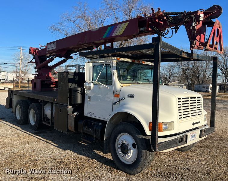 image for item JU9682 1999 International 4900  bucket truck