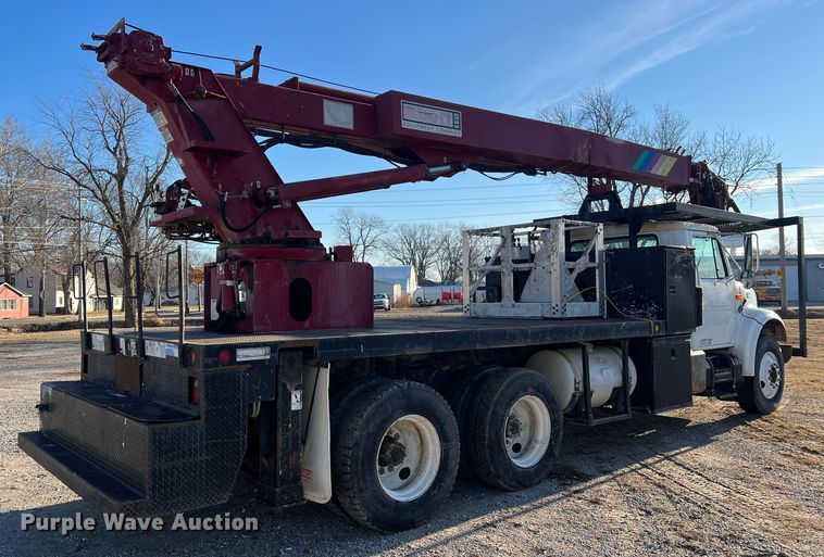 image for item JU9682 1999 International 4900  bucket truck