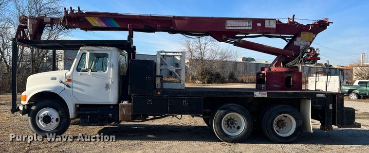 image for item JU9682 1999 International 4900  bucket truck