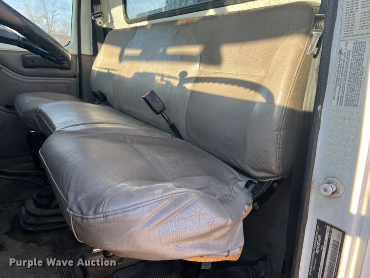 image for item JU9682 1999 International 4900  bucket truck