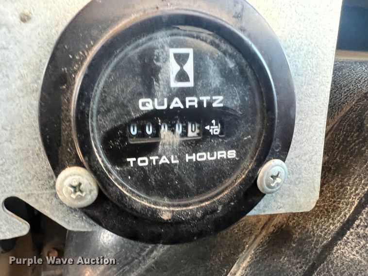 image for item JU9682 1999 International 4900  bucket truck