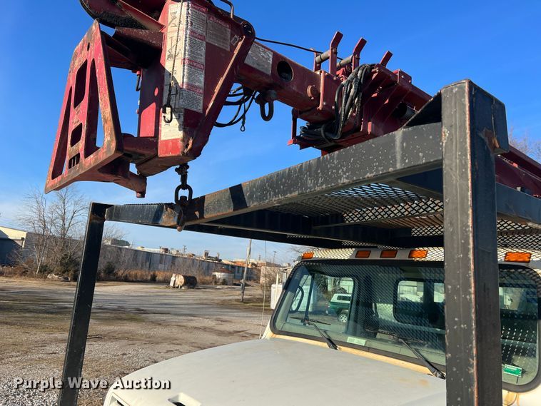 image for item JU9682 1999 International 4900  bucket truck