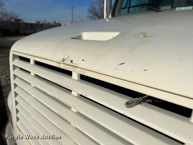 image for item JU9682 1999 International 4900  bucket truck