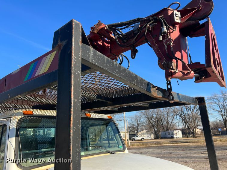 image for item JU9682 1999 International 4900  bucket truck