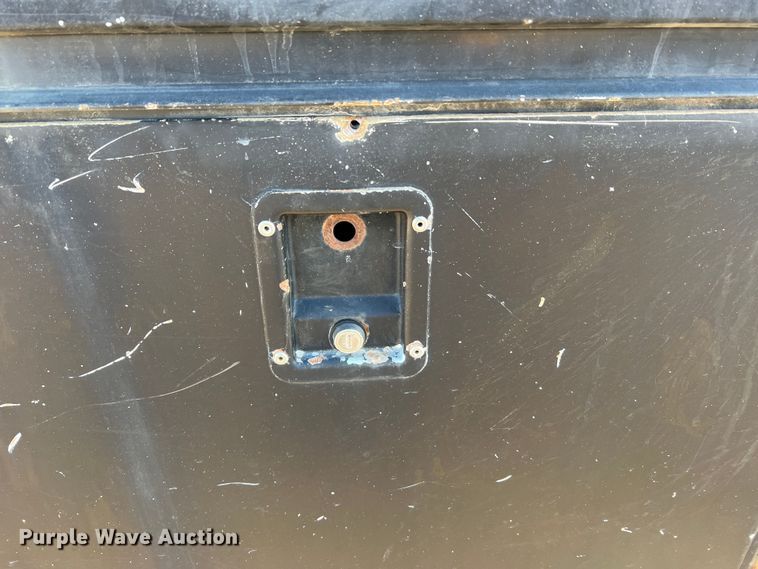 image for item JU9682 1999 International 4900  bucket truck