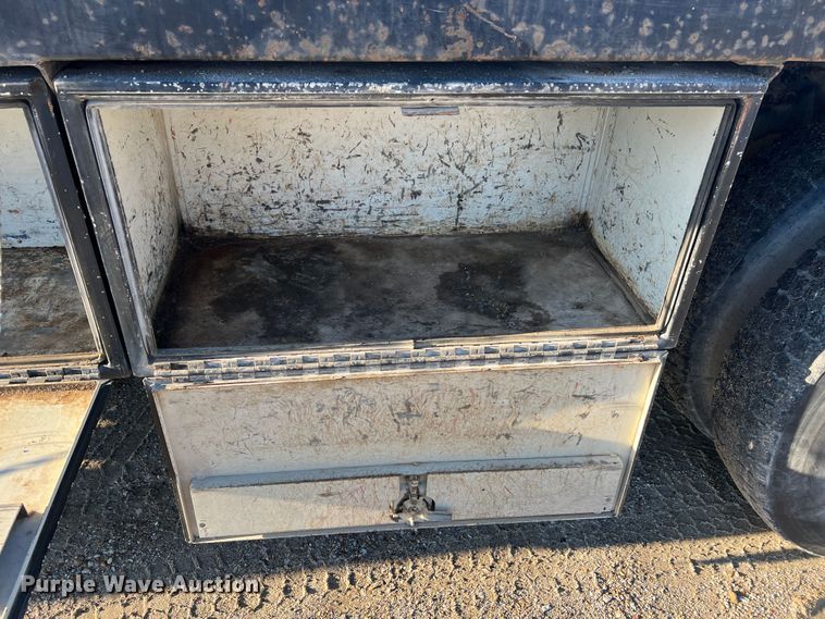 image for item JU9682 1999 International 4900  bucket truck