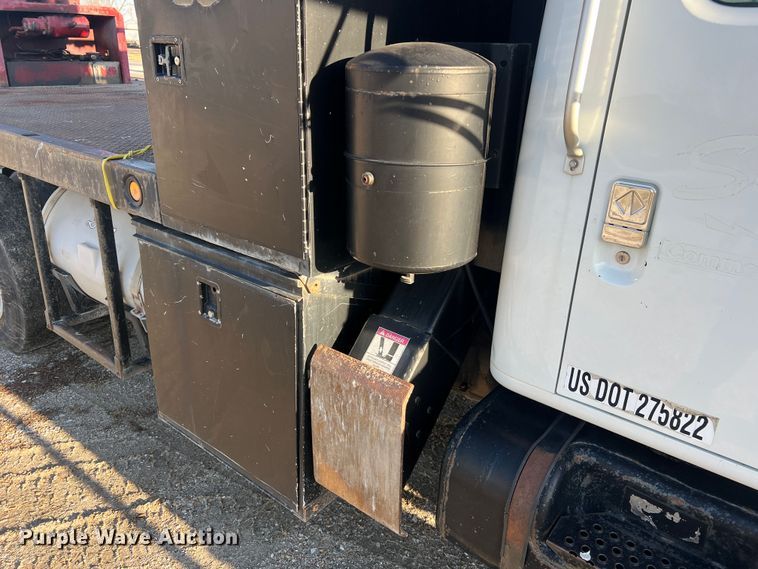 image for item JU9682 1999 International 4900  bucket truck