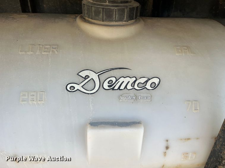 image for item JU9682 1999 International 4900  bucket truck