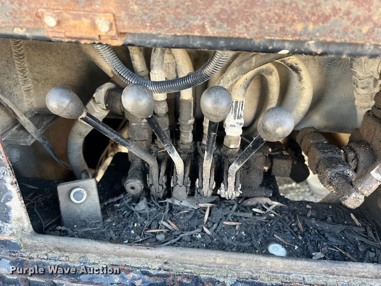 image for item JU9682 1999 International 4900  bucket truck