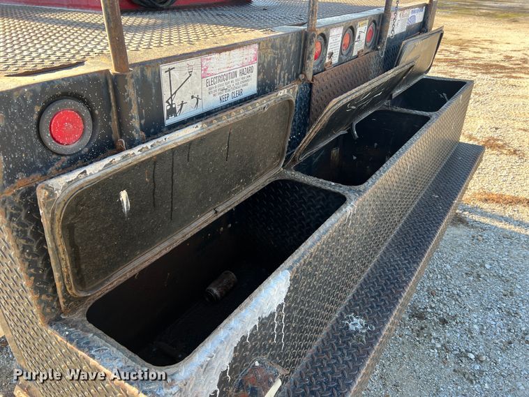 image for item JU9682 1999 International 4900  bucket truck