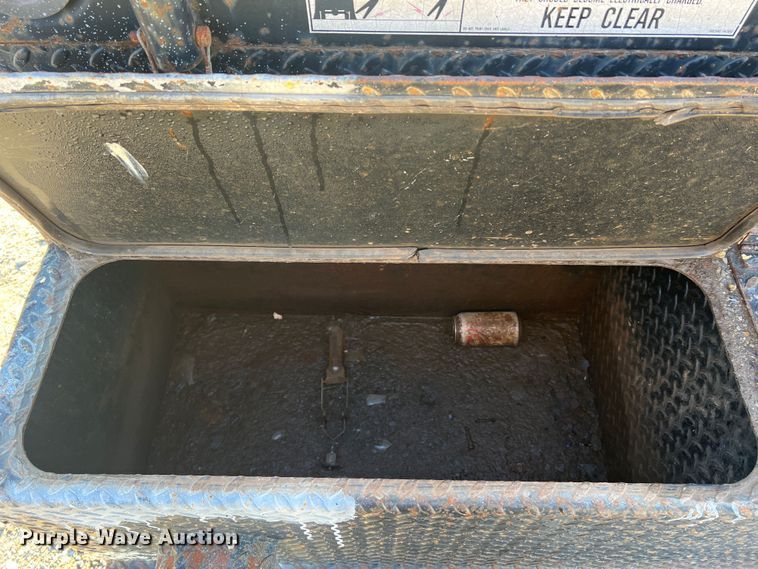 image for item JU9682 1999 International 4900  bucket truck