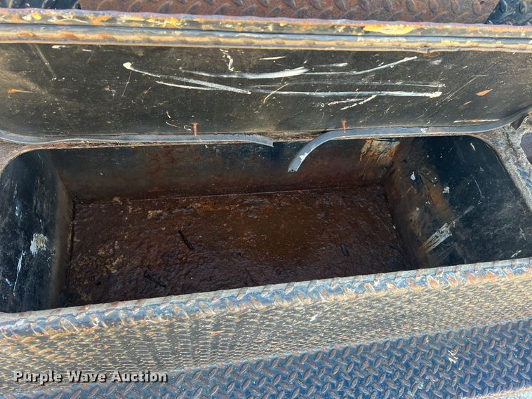 image for item JU9682 1999 International 4900  bucket truck