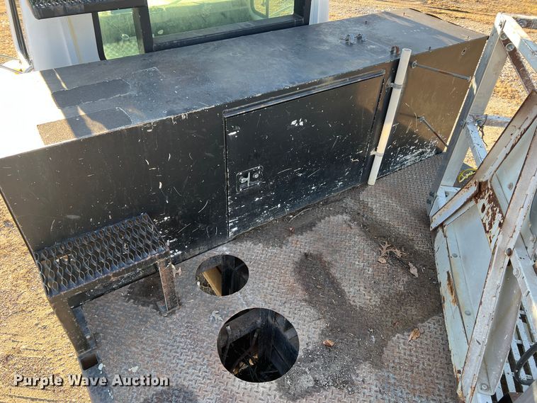 image for item JU9682 1999 International 4900  bucket truck