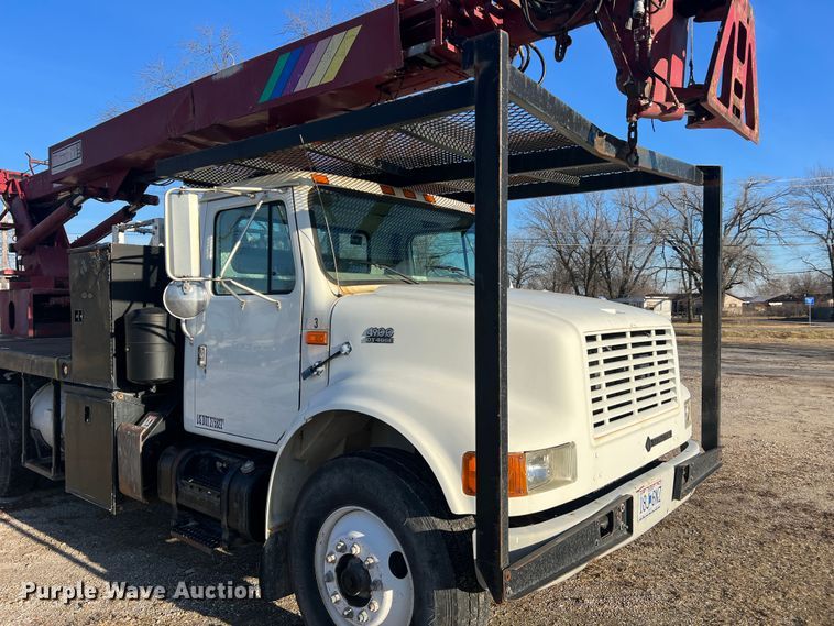 image for item JU9682 1999 International 4900  bucket truck