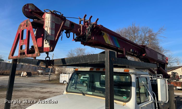 image for item JU9682 1999 International 4900  bucket truck