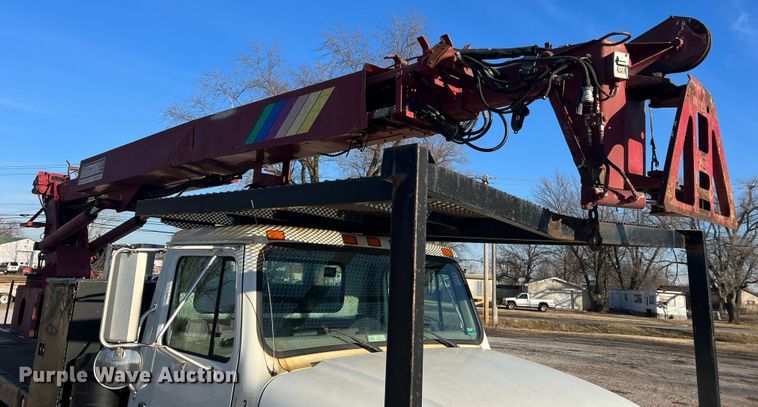 image for item JU9682 1999 International 4900  bucket truck