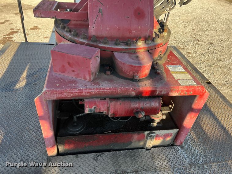 image for item JU9682 1999 International 4900  bucket truck