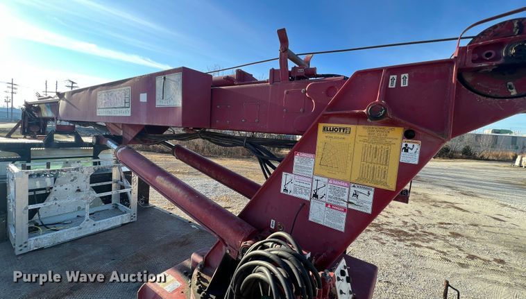 image for item JU9682 1999 International 4900  bucket truck