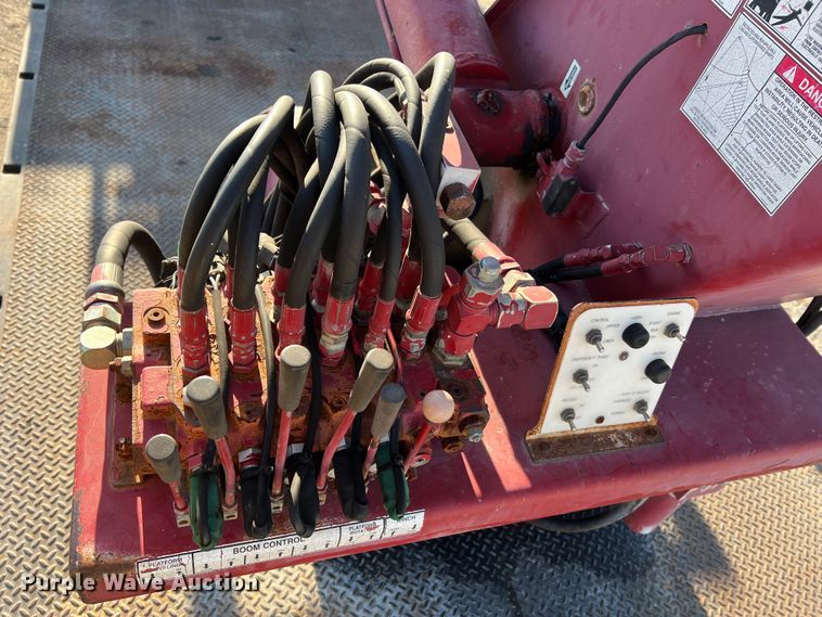 image for item JU9682 1999 International 4900  bucket truck