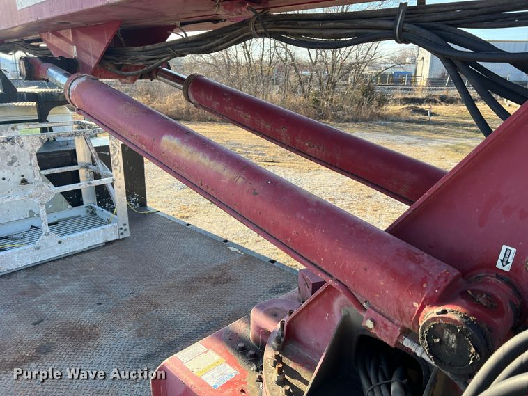 image for item JU9682 1999 International 4900  bucket truck