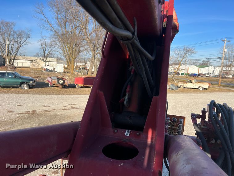 image for item JU9682 1999 International 4900  bucket truck