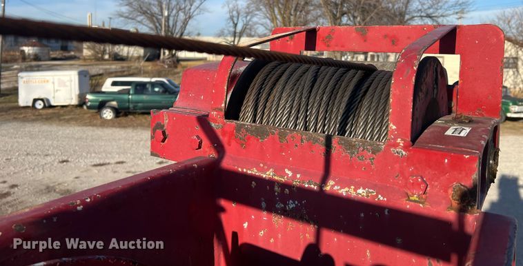 image for item JU9682 1999 International 4900  bucket truck