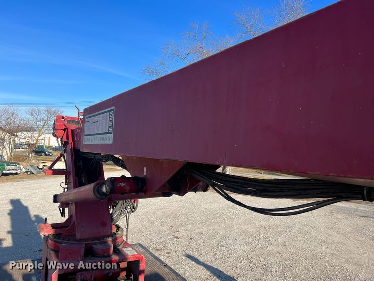 image for item JU9682 1999 International 4900  bucket truck