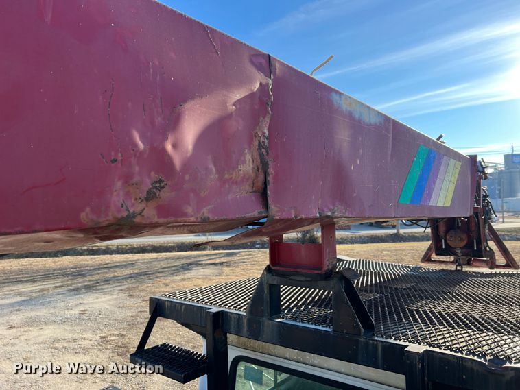 image for item JU9682 1999 International 4900  bucket truck