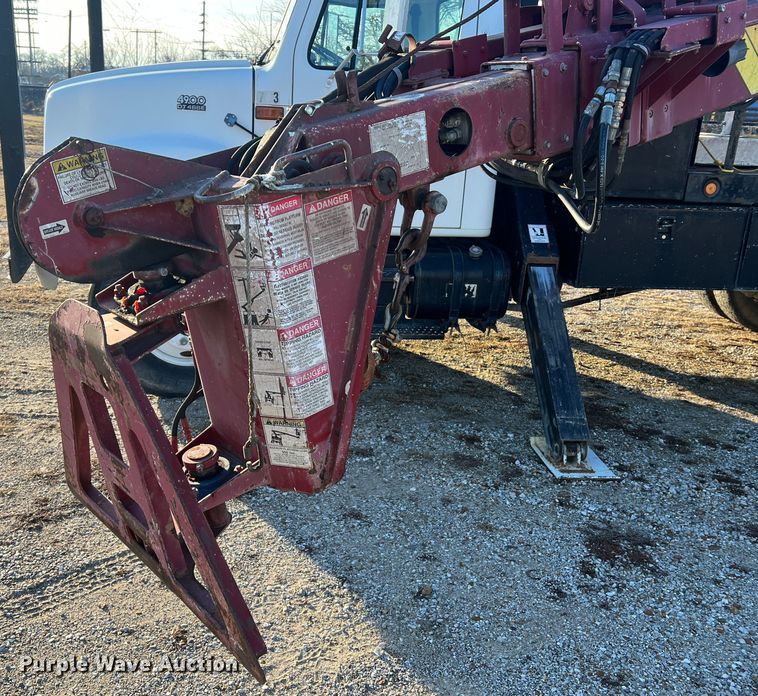 image for item JU9682 1999 International 4900  bucket truck
