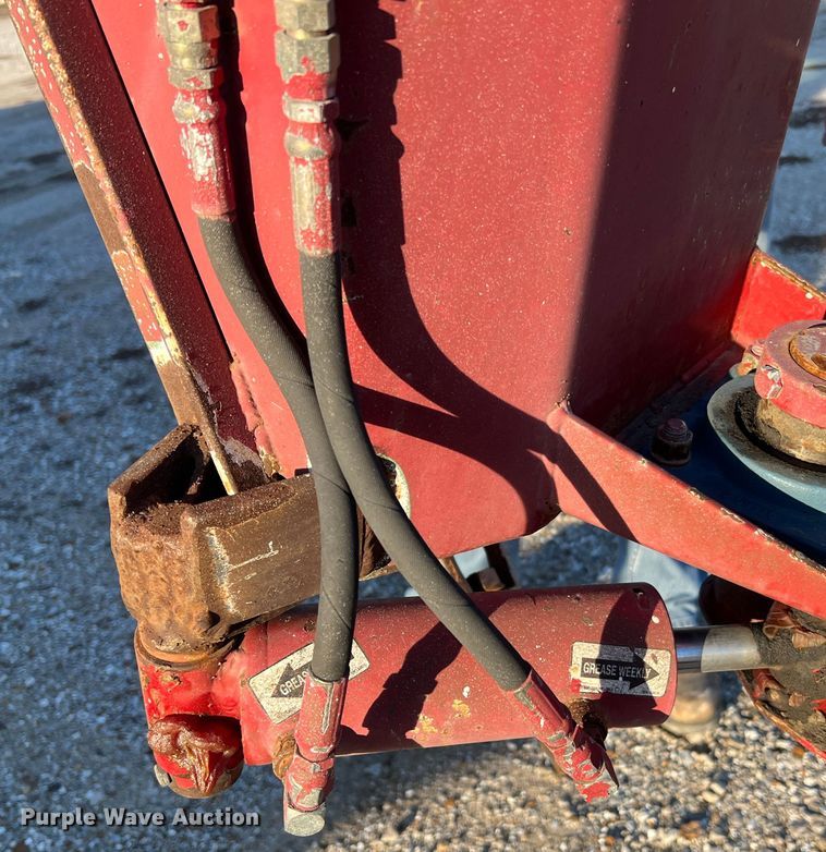 image for item JU9682 1999 International 4900  bucket truck