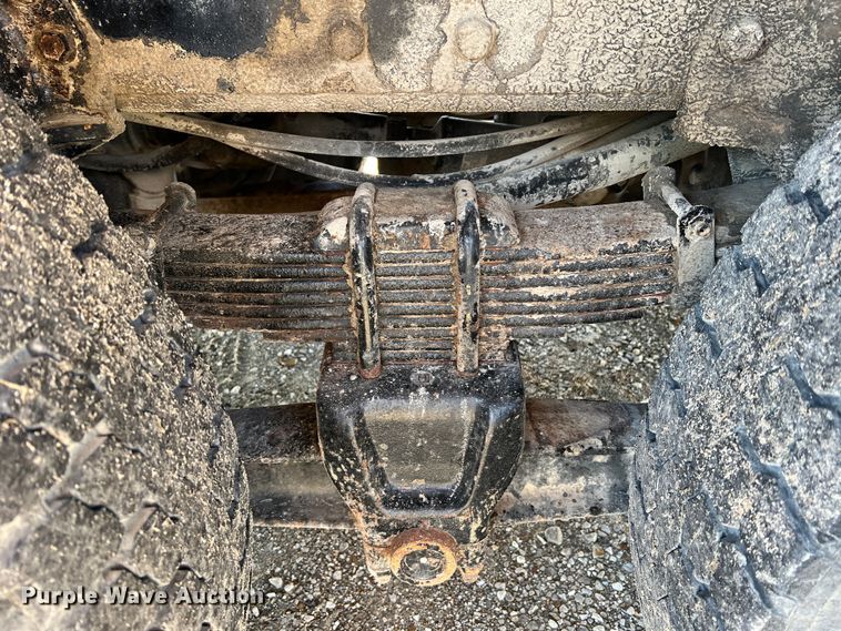 image for item JU9682 1999 International 4900  bucket truck