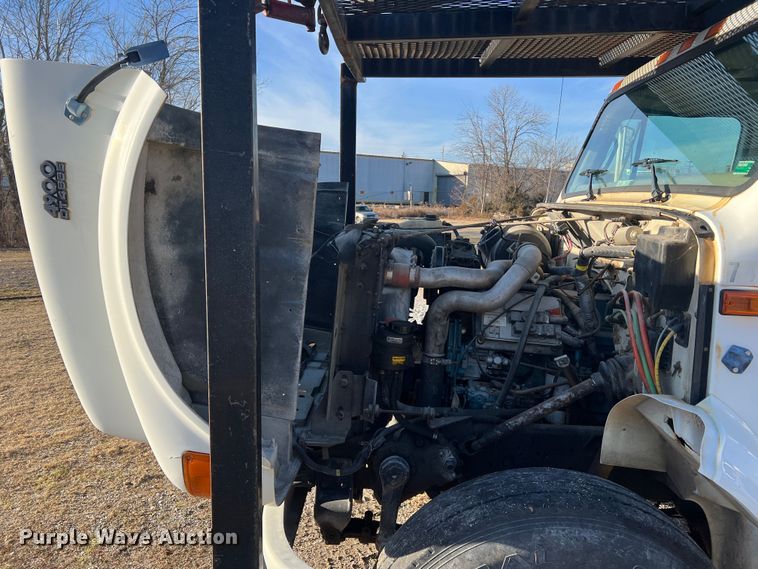 image for item JU9682 1999 International 4900  bucket truck