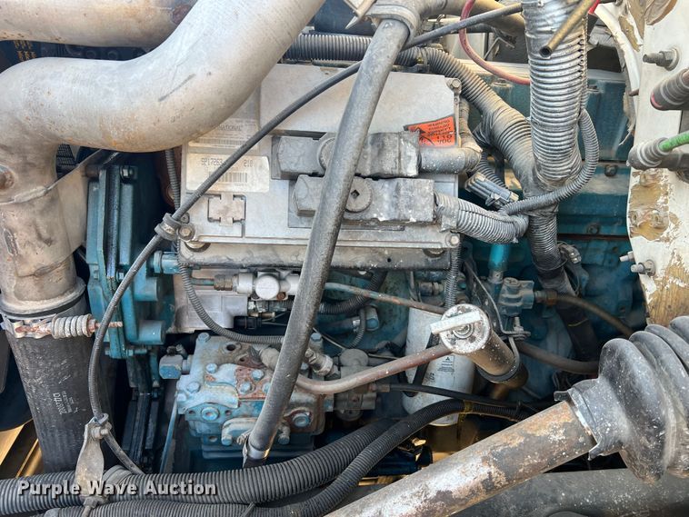 image for item JU9682 1999 International 4900  bucket truck