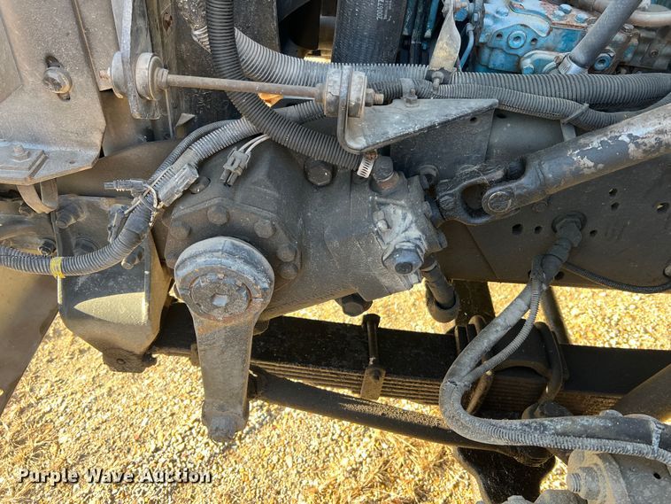 image for item JU9682 1999 International 4900  bucket truck