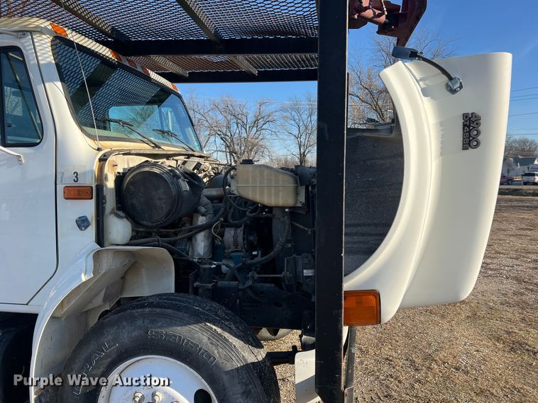 image for item JU9682 1999 International 4900  bucket truck