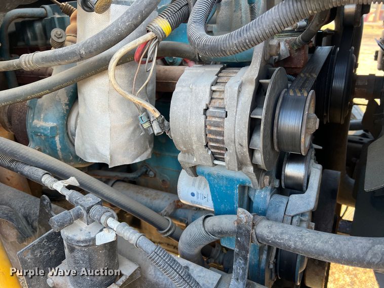 image for item JU9682 1999 International 4900  bucket truck