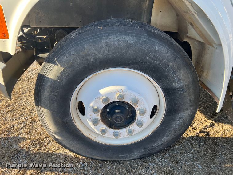 image for item JU9682 1999 International 4900  bucket truck