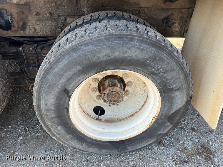 image for item JU9682 1999 International 4900  bucket truck