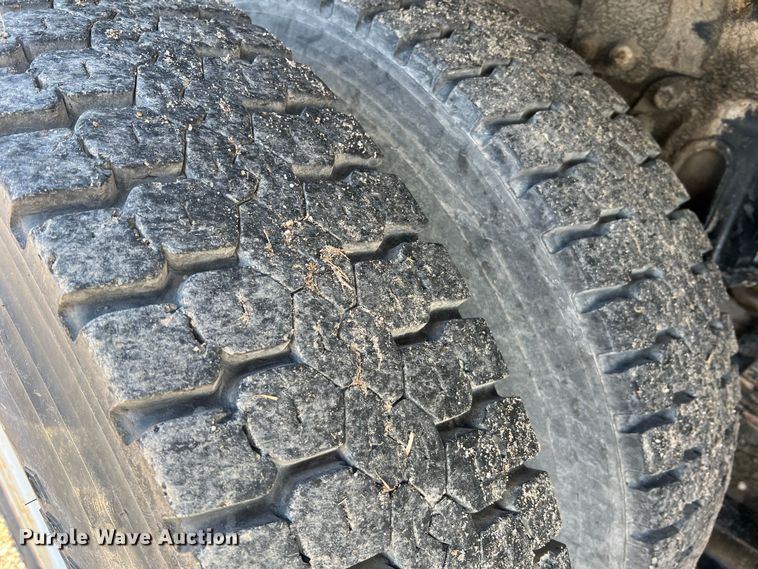 image for item JU9682 1999 International 4900  bucket truck