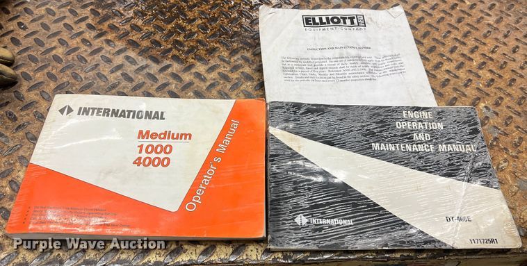 image for item JU9682 1999 International 4900  bucket truck