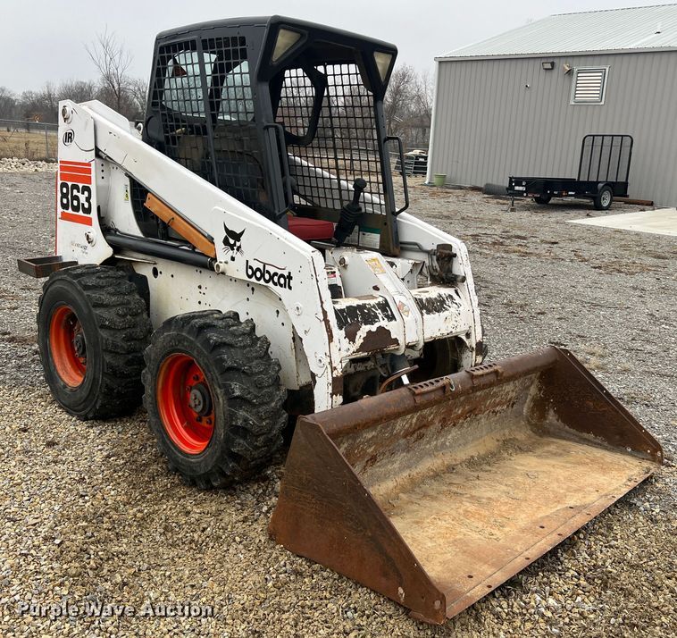 image for item JU9714 2000 Bobcat 863  skid steer loader