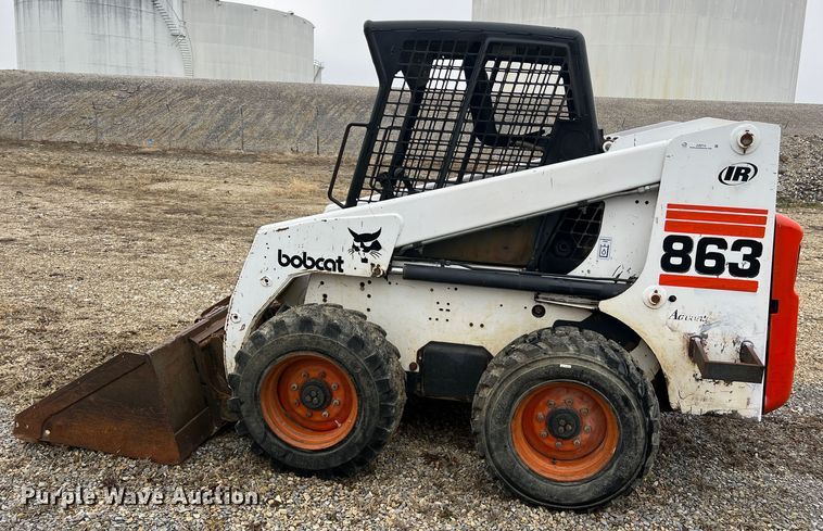 image for item JU9714 2000 Bobcat 863  skid steer loader