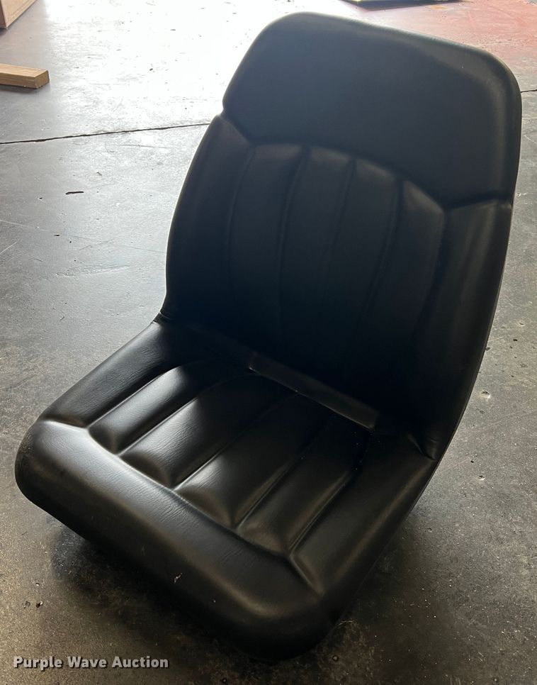 image for item JU9714 2000 Bobcat 863  skid steer loader