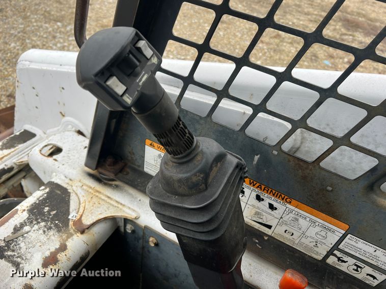 image for item JU9714 2000 Bobcat 863  skid steer loader